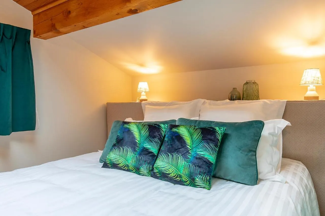Le Catarina Bed & Breakfast Lathuile